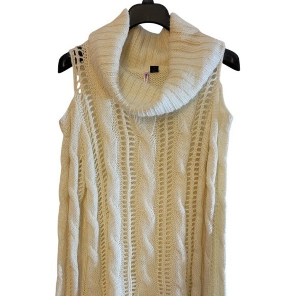 Love‎ by Design/Open Shoulder Sweater
